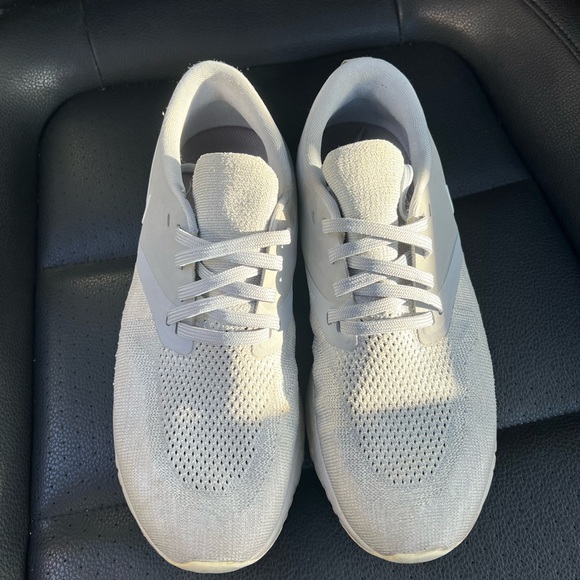 Women’s Nike odyssey react - Picture 2 of 4